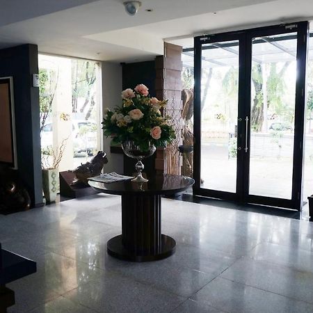 Rumah Nenek Hotel And Restaurant Padang  Eksteriør billede
