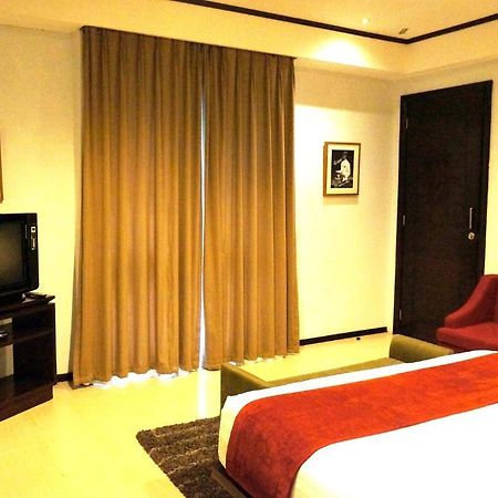 Rumah Nenek Hotel And Restaurant Padang  Eksteriør billede