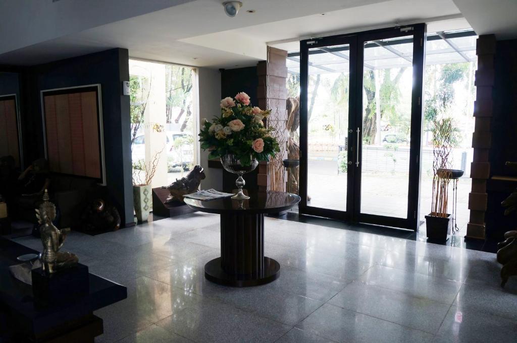 Rumah Nenek Hotel And Restaurant Padang  Eksteriør billede