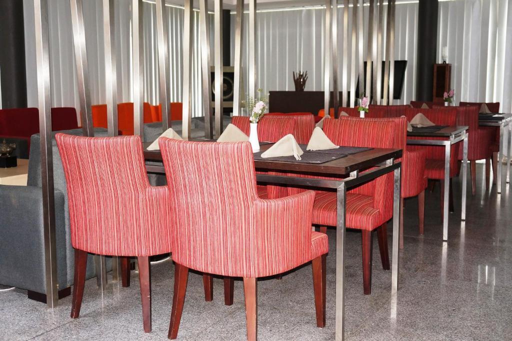 Rumah Nenek Hotel And Restaurant Padang  Eksteriør billede