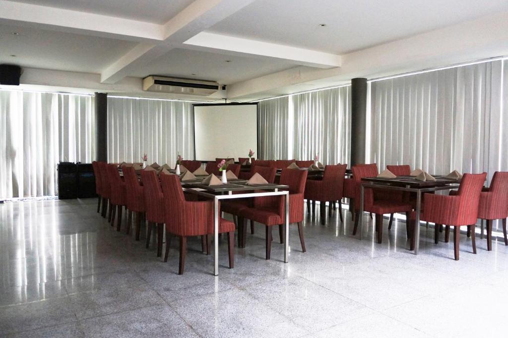 Rumah Nenek Hotel And Restaurant Padang  Eksteriør billede