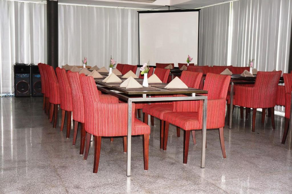 Rumah Nenek Hotel And Restaurant Padang  Eksteriør billede