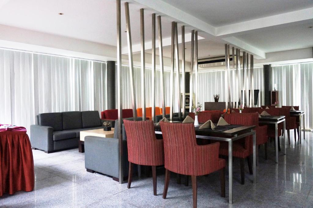Rumah Nenek Hotel And Restaurant Padang  Eksteriør billede