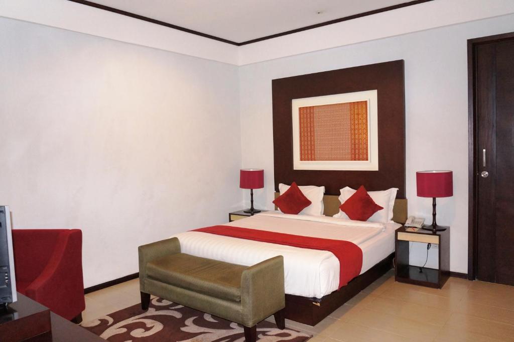 Rumah Nenek Hotel And Restaurant Padang  Eksteriør billede
