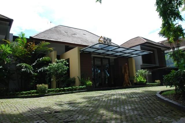 Rumah Nenek Hotel And Restaurant Padang  Eksteriør billede